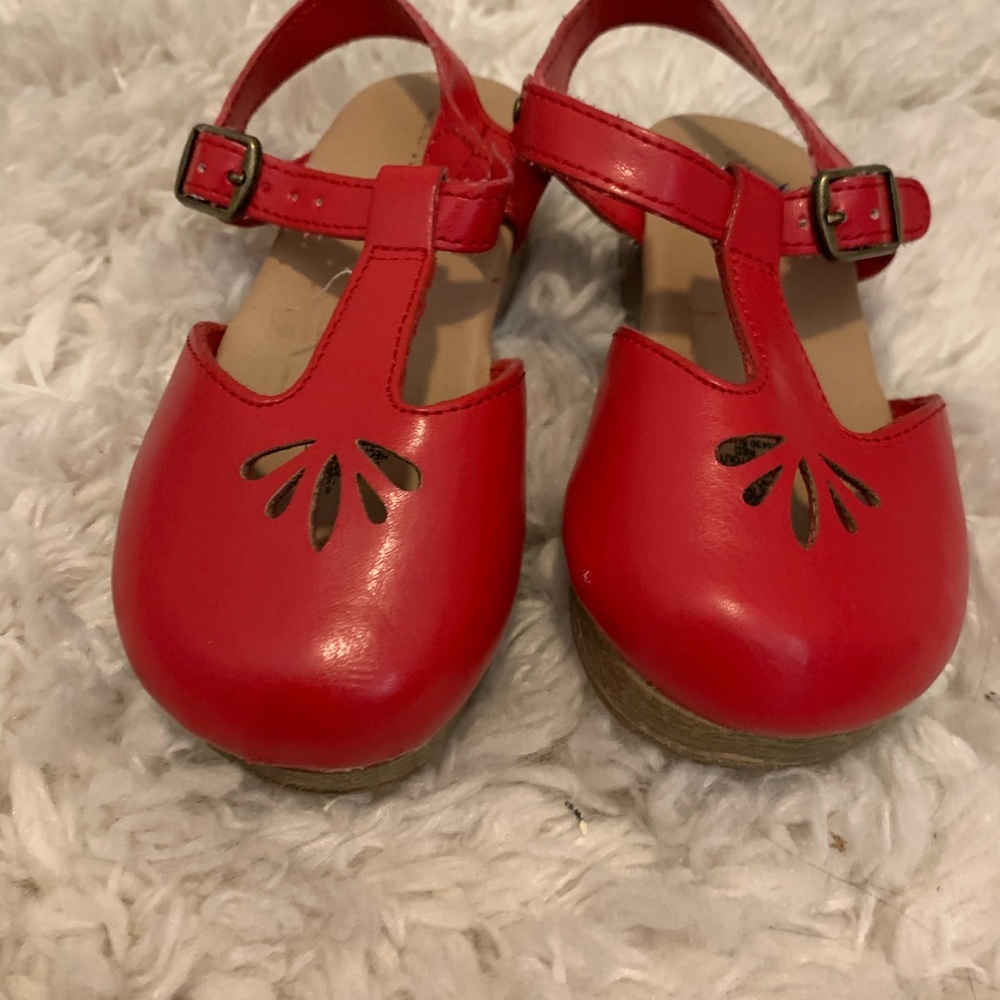 Red clogs